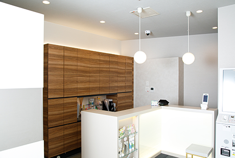 落ち着いた受けつけ、待合室